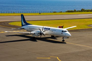 Flugzeug der SATA Air Acores für Flüge zwischen den Azoreninseln